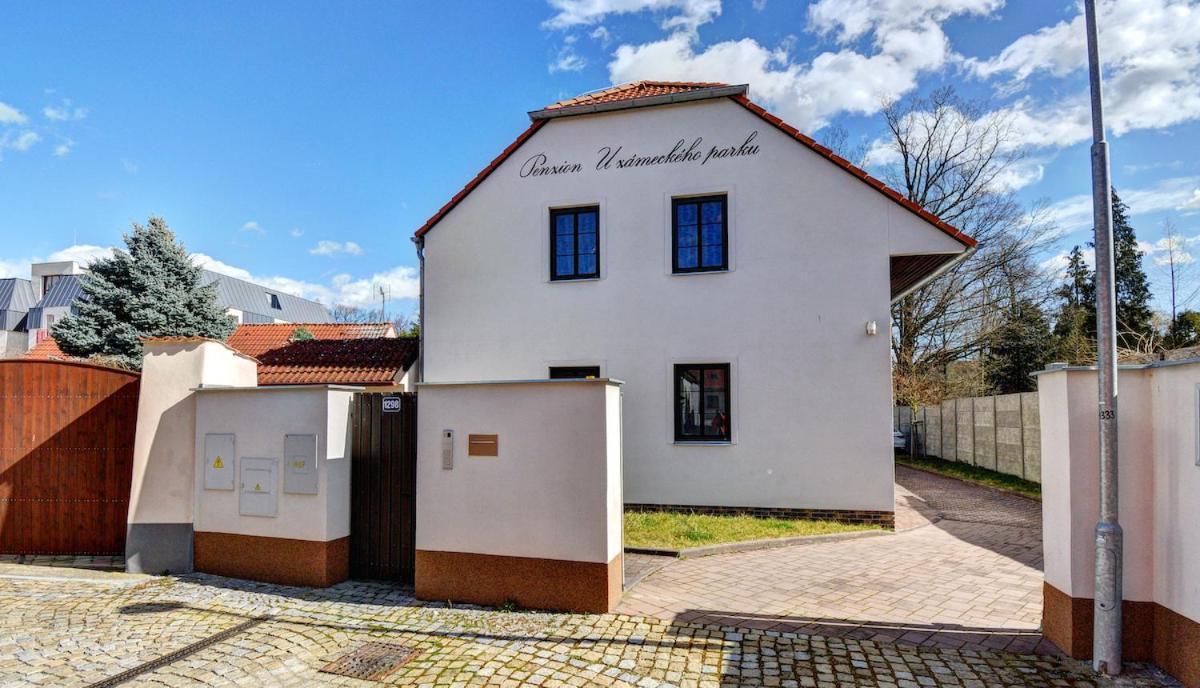 Penzion U Zameckeho Parku Тршебонь Экстерьер фото