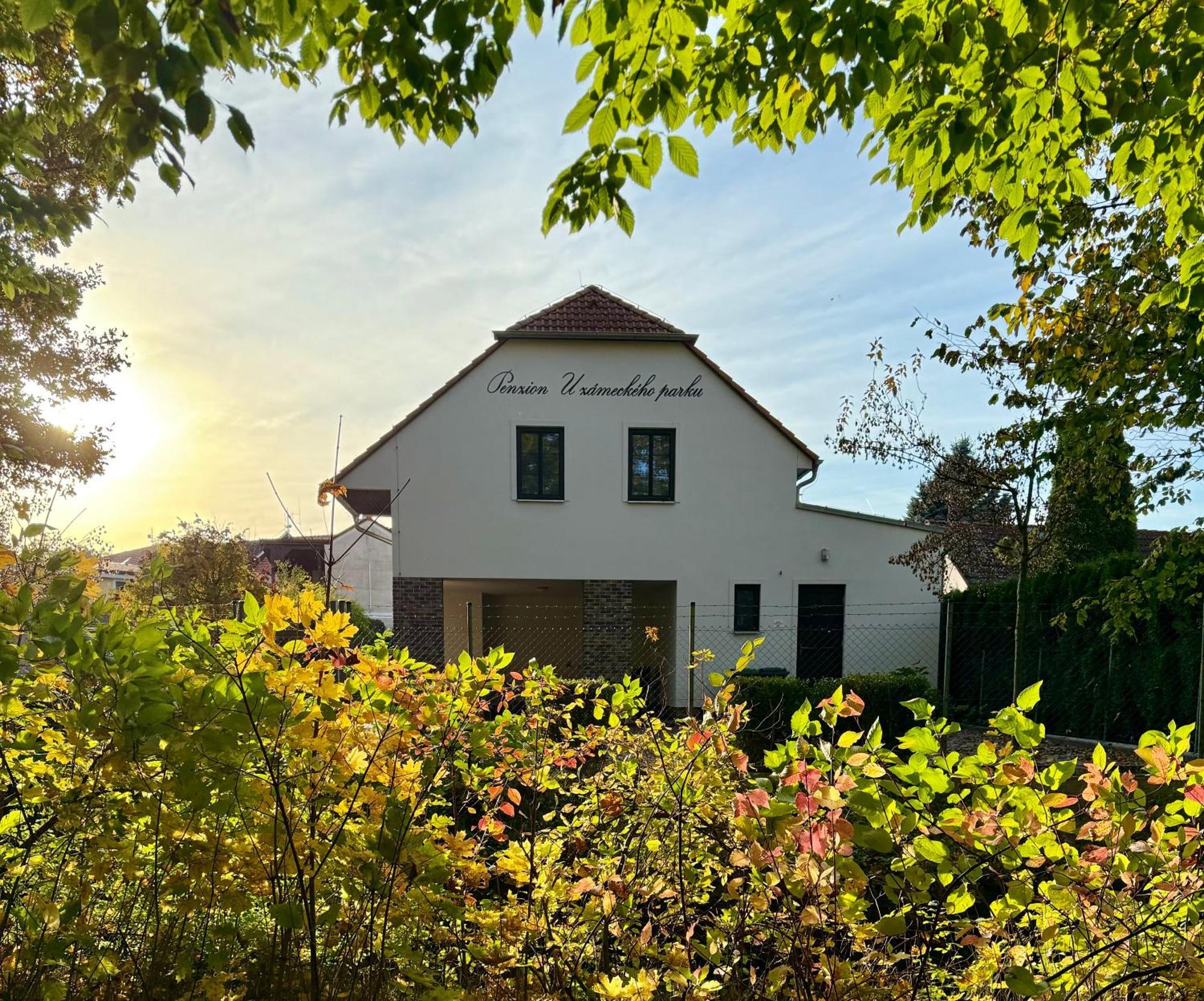 Penzion U Zameckeho Parku Тршебонь Экстерьер фото